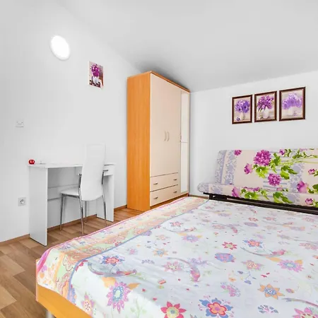 Alaga - B4 2 * Tribunj (Sibenik-Knin)